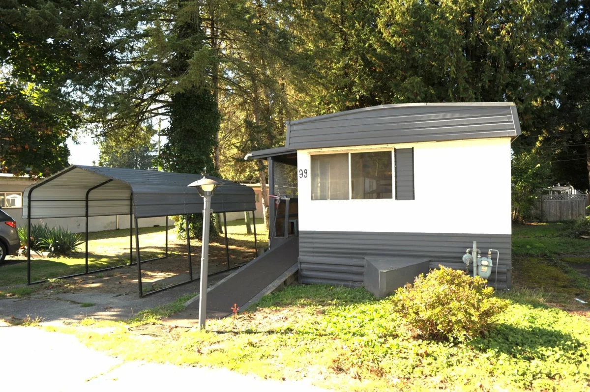 Exterior Rear Photo of 39 21163 Lougheed Highway, Maple Ridge, BC