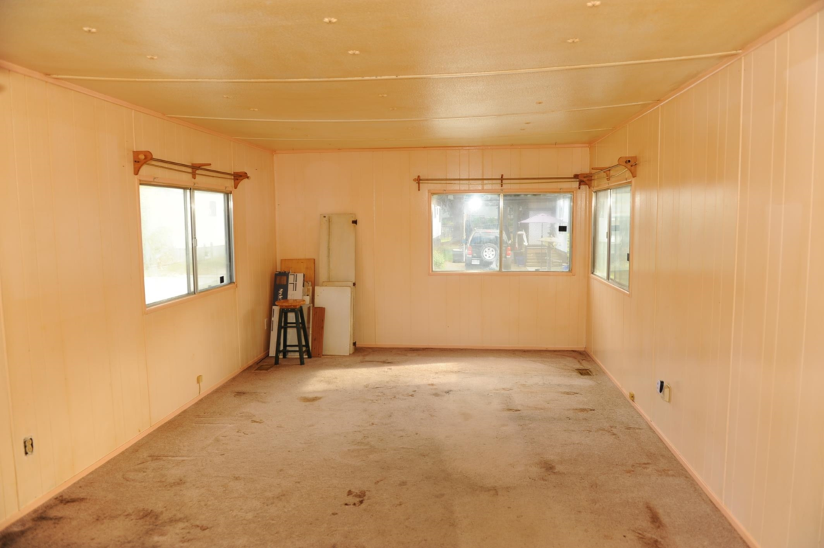 Kitchen Island Photo of 39 21163 Lougheed Highway, Maple Ridge, BC