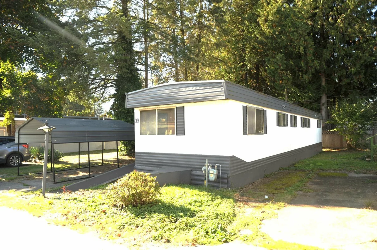 Living Room Photo of 39 21163 Lougheed Highway, Maple Ridge, BC