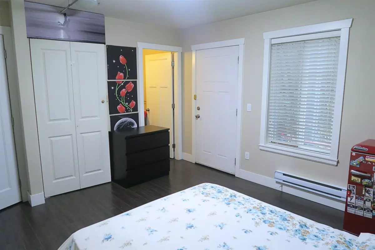 Entry Foyer Photo of 118 15399 Guildford Drive, Surrey, BC