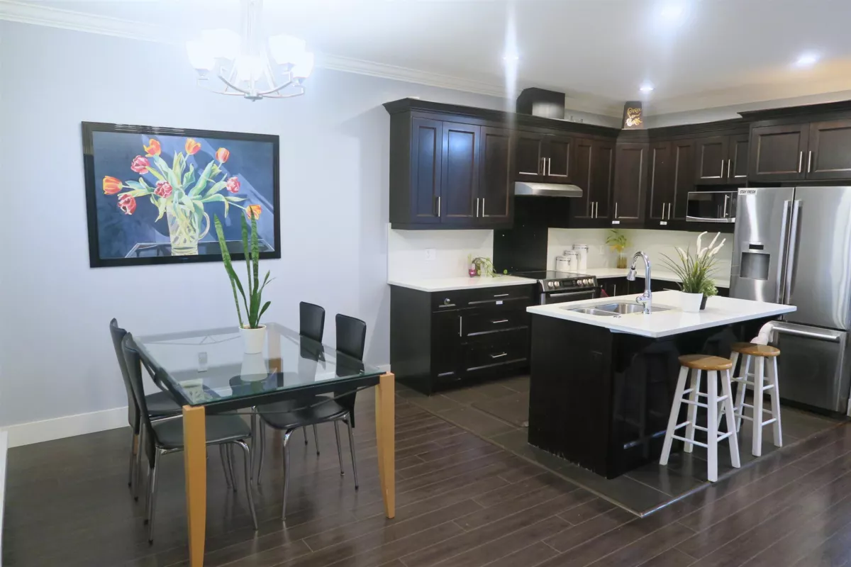 Kitchen Photo of 118 15399 Guildford Drive, Surrey, BC