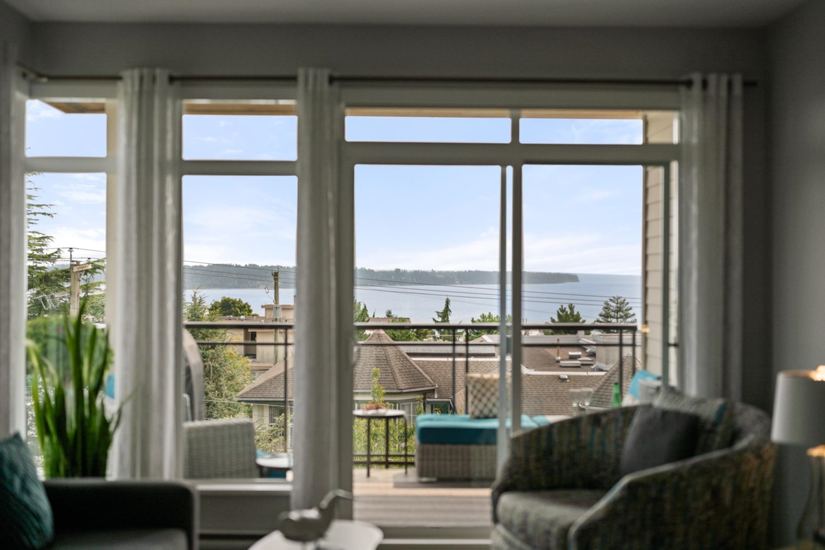 Basement Recreation Room Photo of PH2 1333 Winter Street, White Rock, BC