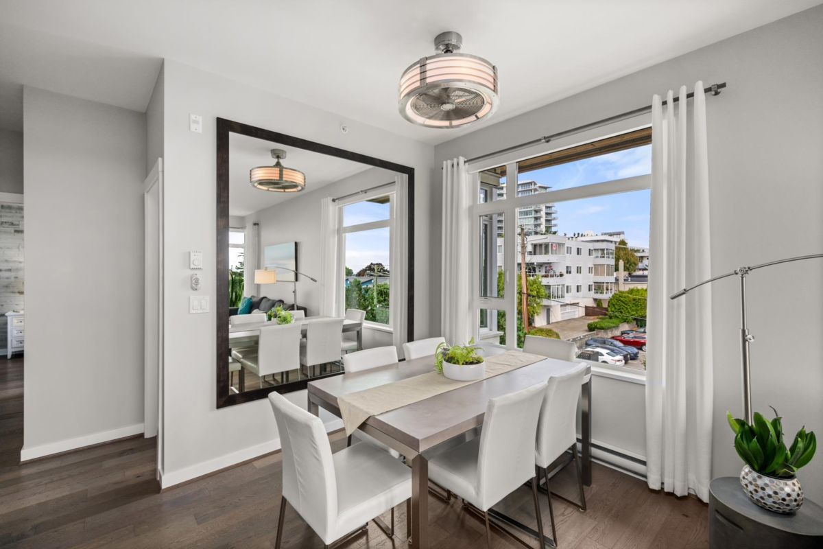 Breakfast Nook Photo of PH2 1333 Winter Street, White Rock, BC