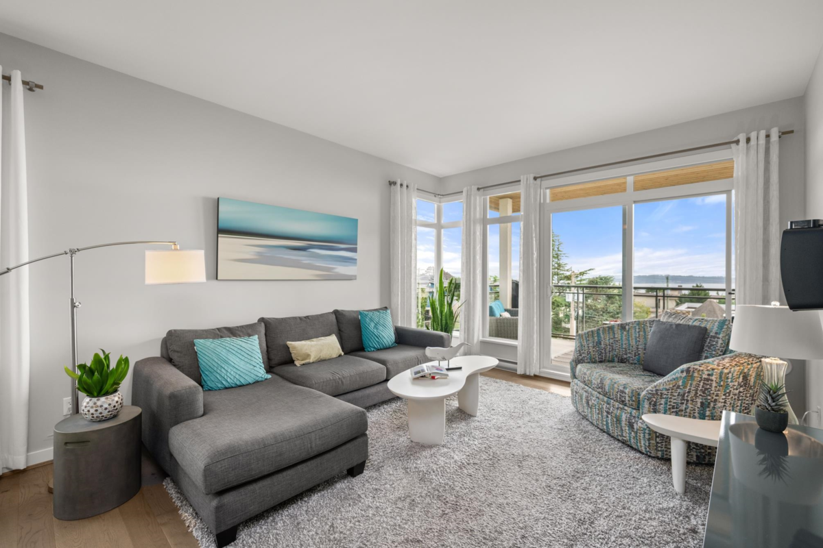 Dining Area Photo of PH2 1333 Winter Street, White Rock, BC