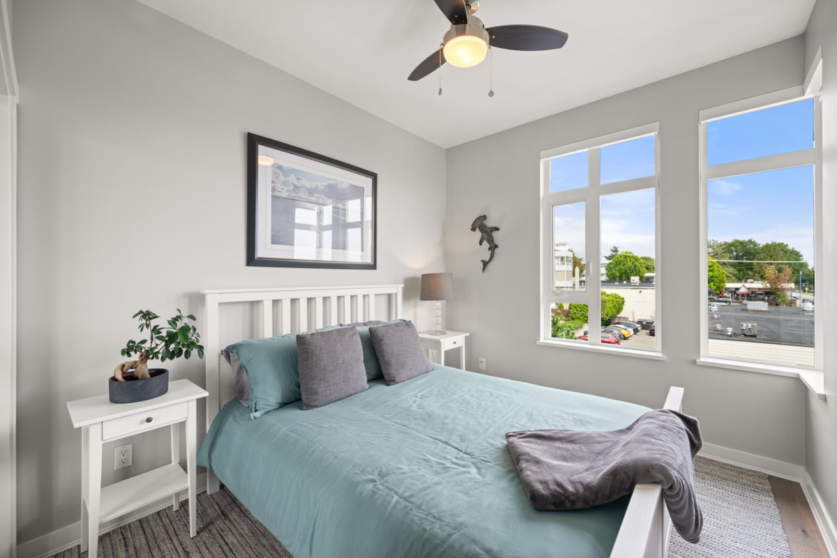 Hallway Photo of PH2 1333 Winter Street, White Rock, BC