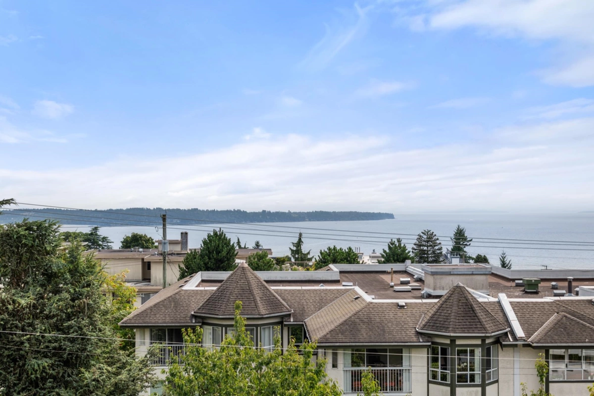 Outdoor Kitchen Photo of PH2 1333 Winter Street, White Rock, BC