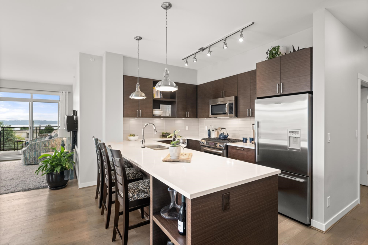 Primary Bathroom Photo of PH2 1333 Winter Street, White Rock, BC