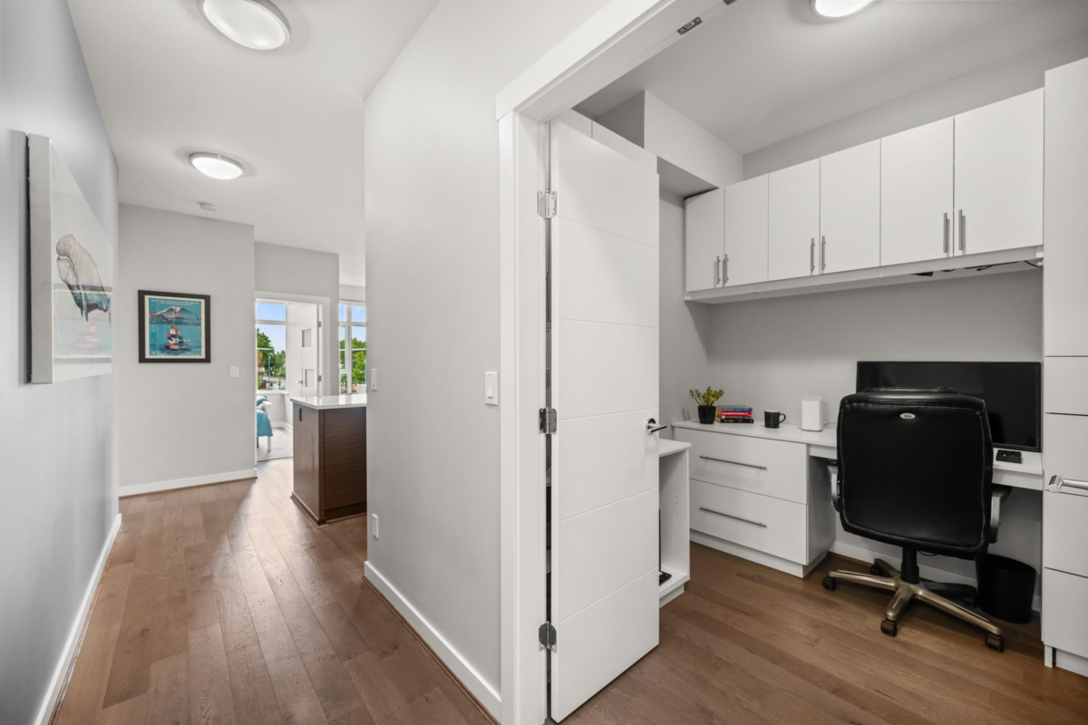 Swimming Pool Photo of PH2 1333 Winter Street, White Rock, BC