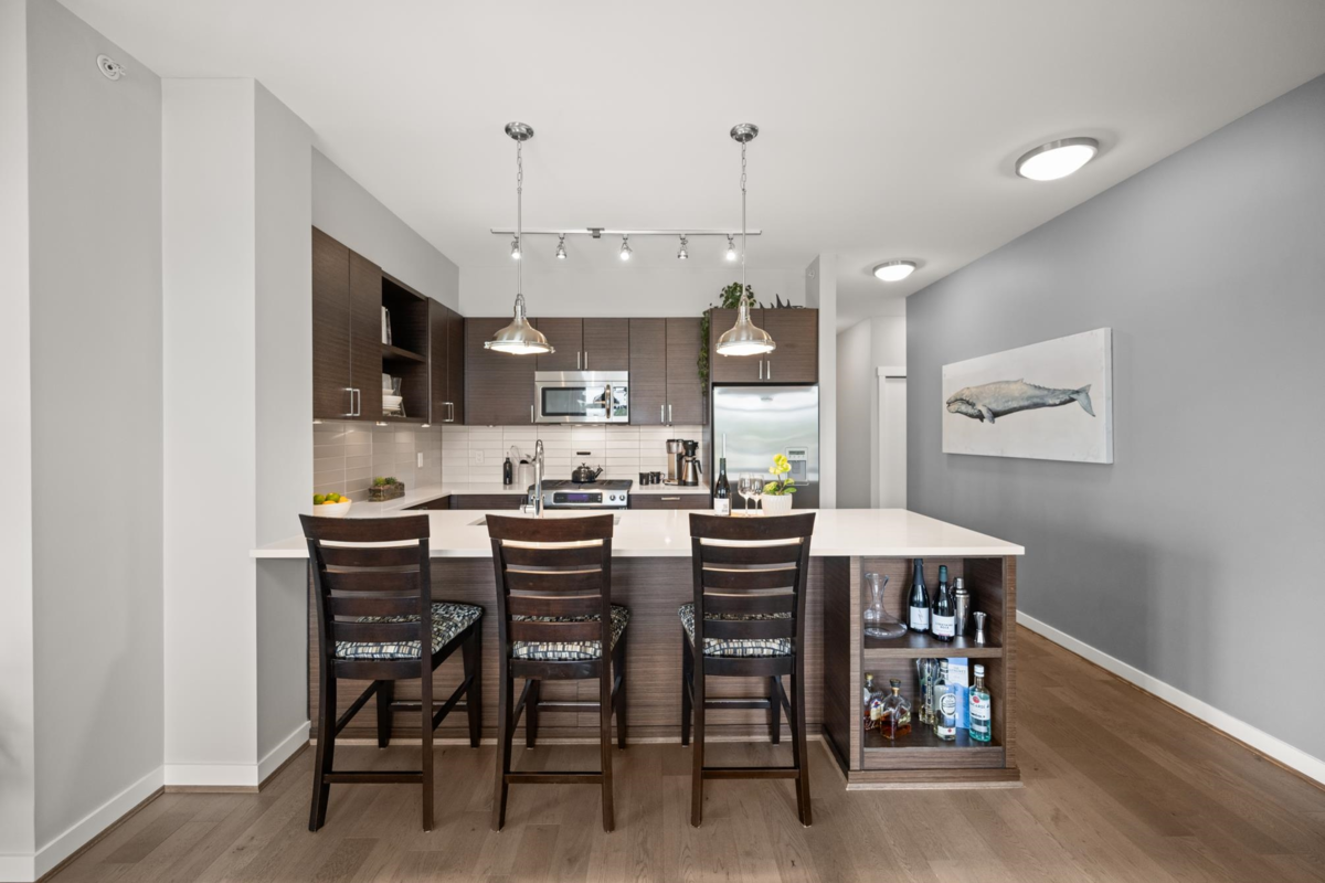 Walk-In Closet Photo of PH2 1333 Winter Street, White Rock, BC