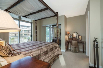 204 15777 Marine Drive, Surrey, BC