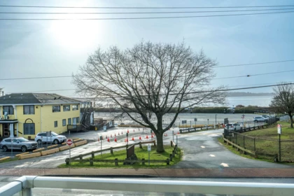 204 15777 Marine Drive, Surrey, BC