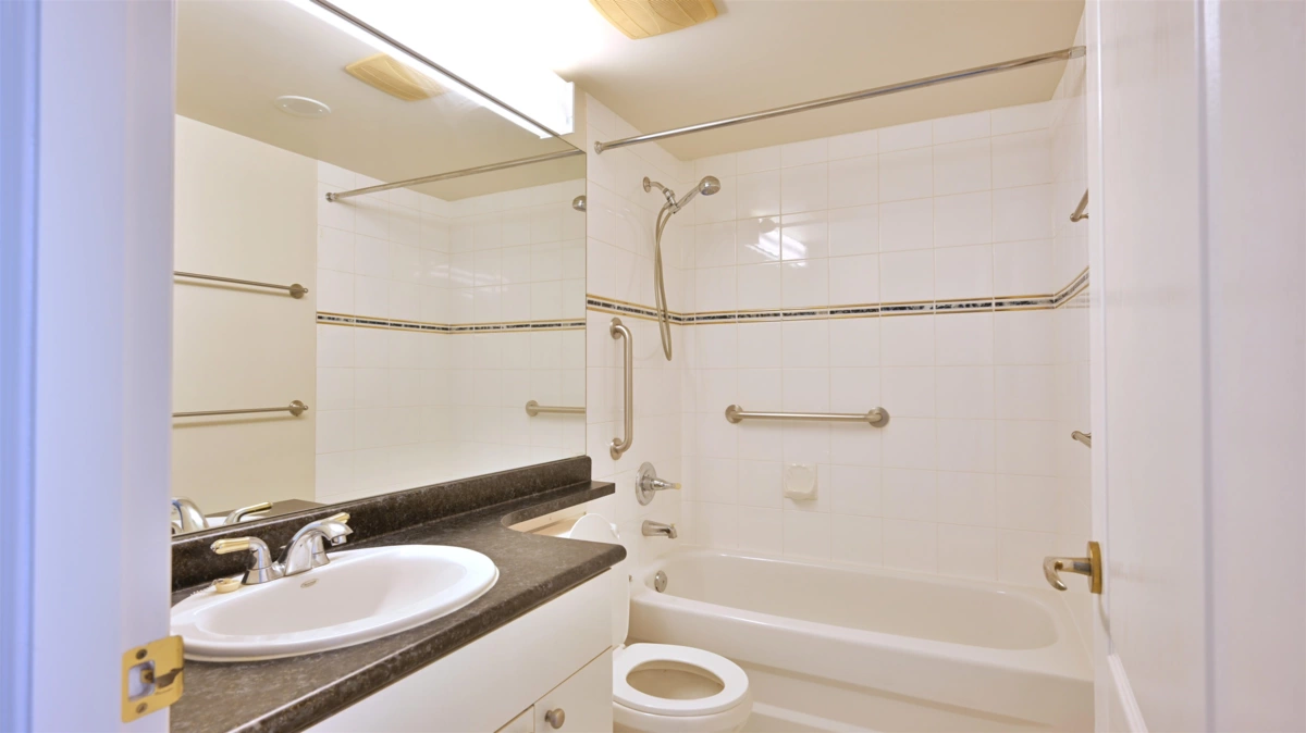 Guest Bathroom Photo of 1403 8171 Saba Road, Richmond, BC