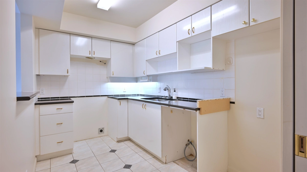 Primary Bathroom Photo of 1403 8171 Saba Road, Richmond, BC