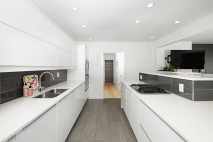 Kitchen Island Photo of 1095 W Keith Road, North Vancouver, BC