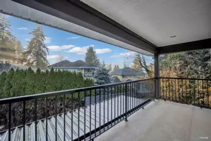 Laundry Room Photo of 9933 116a Street, Surrey, BC