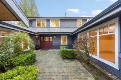 366 Keith Road, West Vancouver, BC