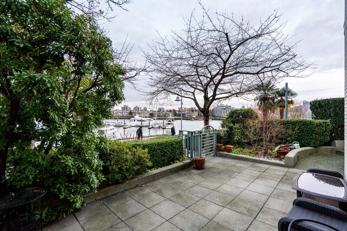 Garden / Landscaping Photo of 122 1228 Marinaside Crescent, Vancouver, BC