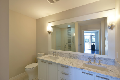 Entry Foyer Photo of 306 5665 Teredo Street, Sechelt, BC