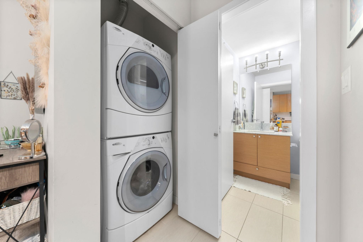 Entry Foyer Photo of 411 201 Morrissey Road, Port Moody, BC