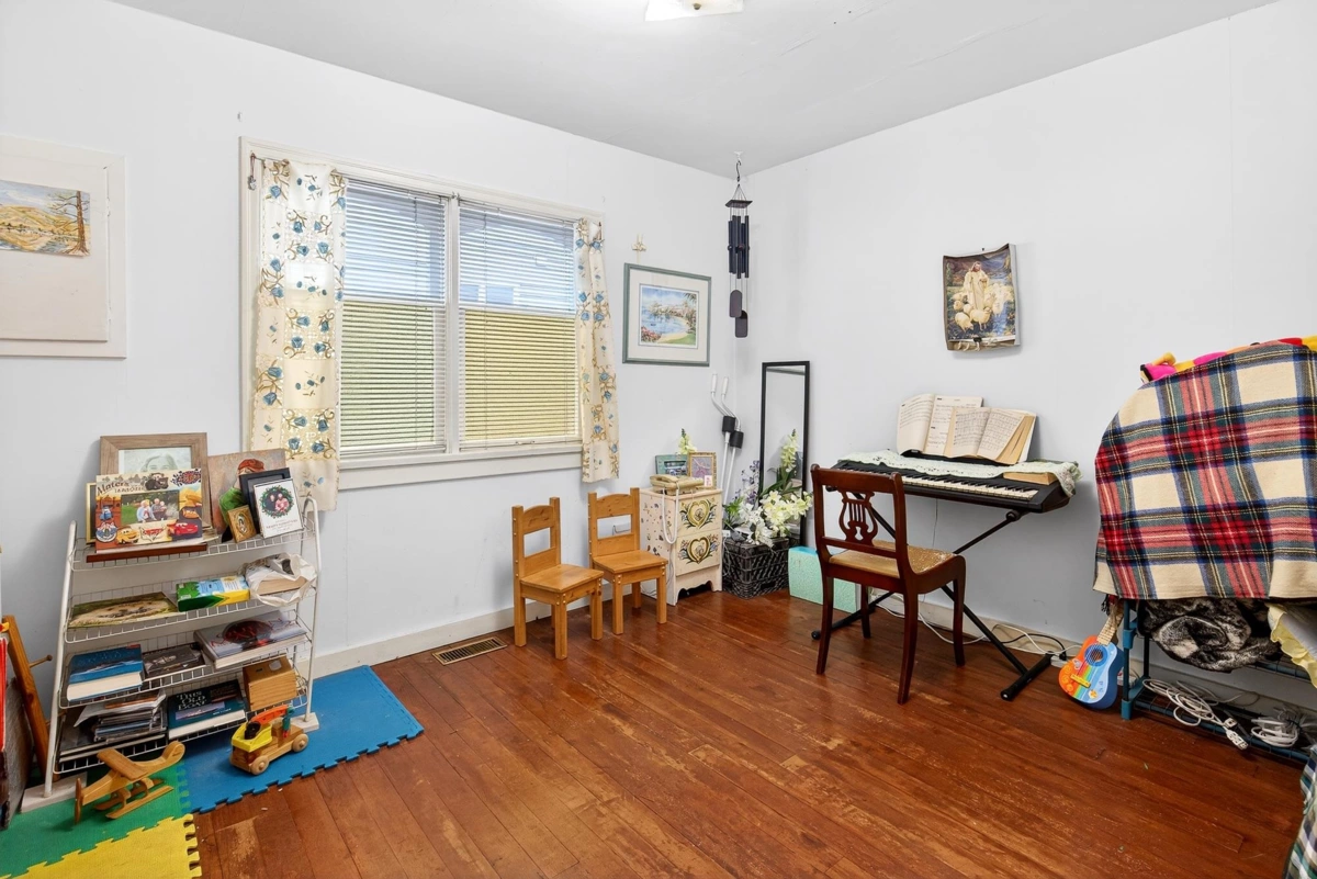 Front Yard Photo of 18753 60 Avenue, Surrey, BC