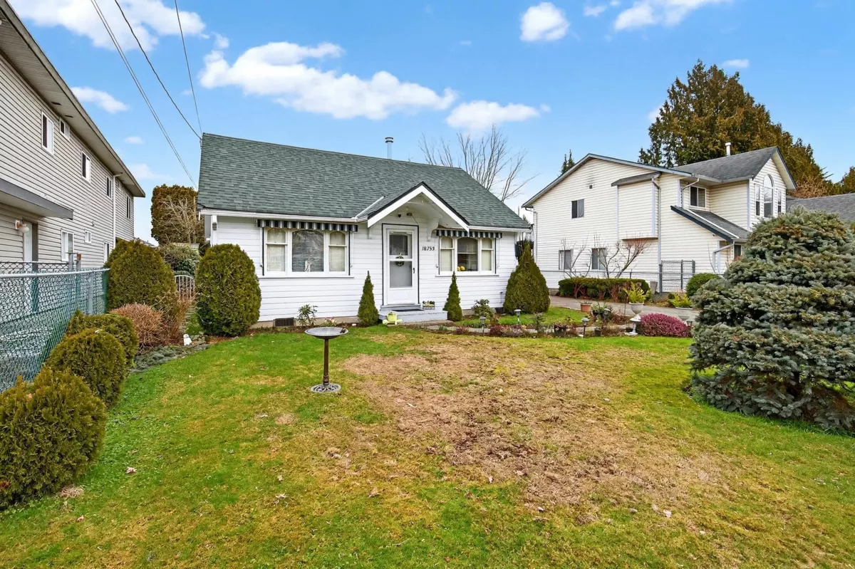 Kitchen Island Photo of 18753 60 Avenue, Surrey, BC