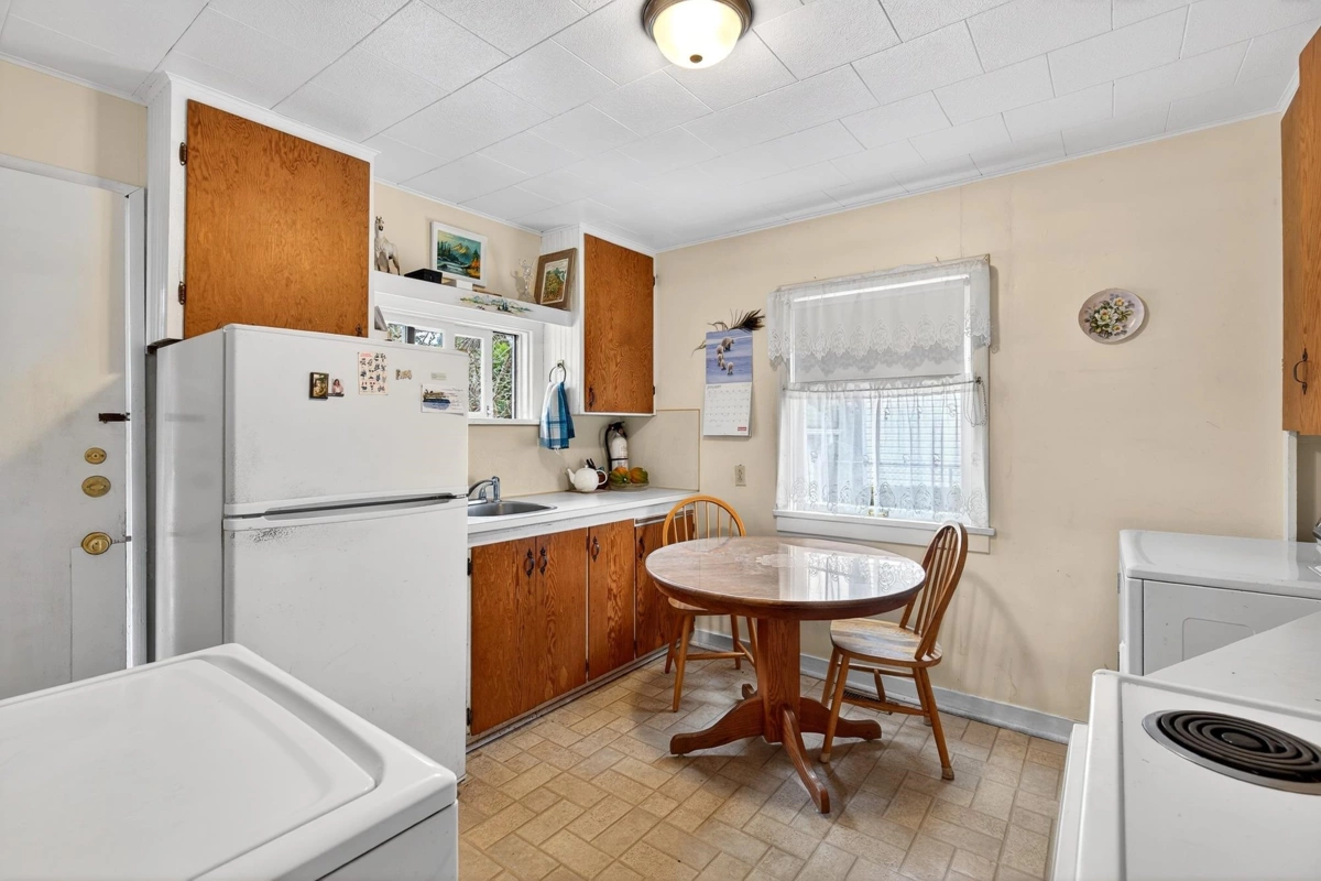 Laundry Room Photo of 18753 60 Avenue, Surrey, BC