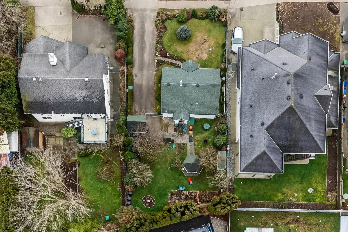 Walk-In Closet Photo of 18753 60 Avenue, Surrey, BC