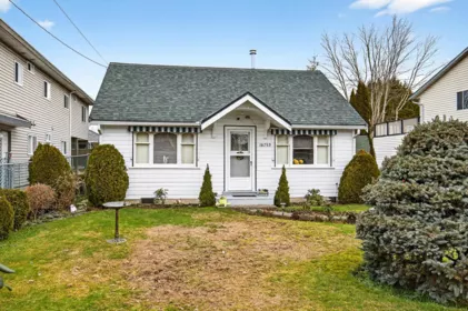 18753 60 Avenue, Surrey, BC, Cloverdale BC — 2 bed single family residence for sale