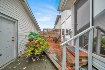 Front Yard Photo of 18556 65 Avenue, Surrey, BC