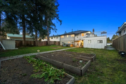 Garden / Landscaping Photo of 3949 Sefton Street, Port Coquitlam, BC