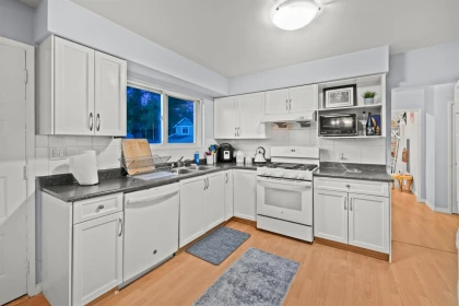 Kitchen Photo of 3949 Sefton Street, Port Coquitlam, BC