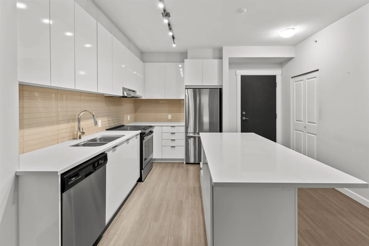 Kitchen Island Photo of 410 31158 Westridge Place, Abbotsford, BC