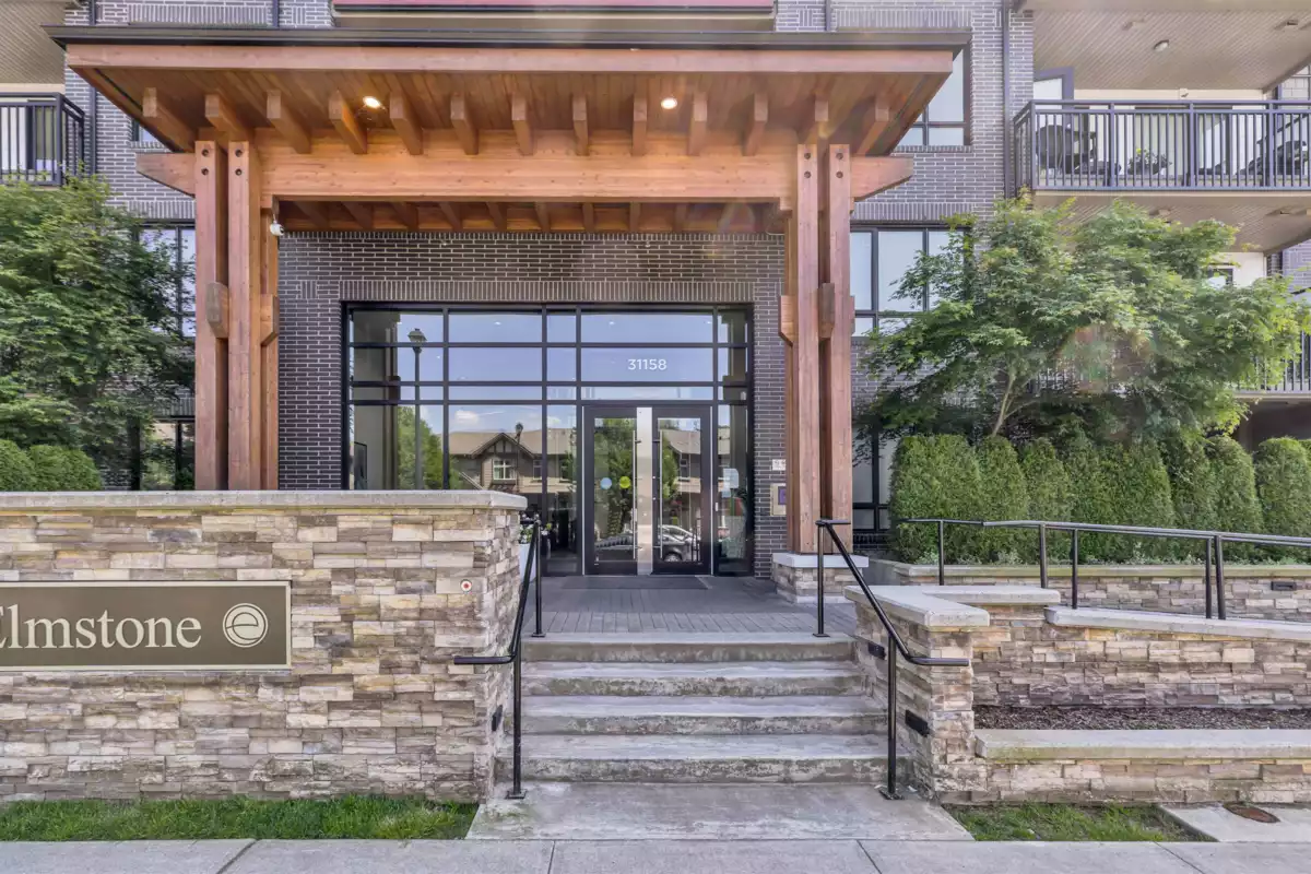 Living Room Photo of 410 31158 Westridge Place, Abbotsford, BC
