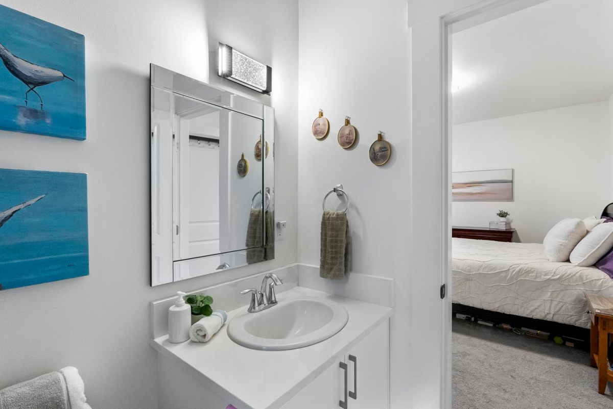 Bedroom 2 Photo of 3 548 Park Street, Hope, BC