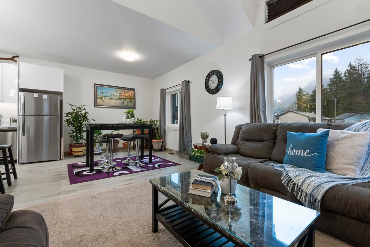 Dining Area Photo of 3 548 Park Street, Hope, BC