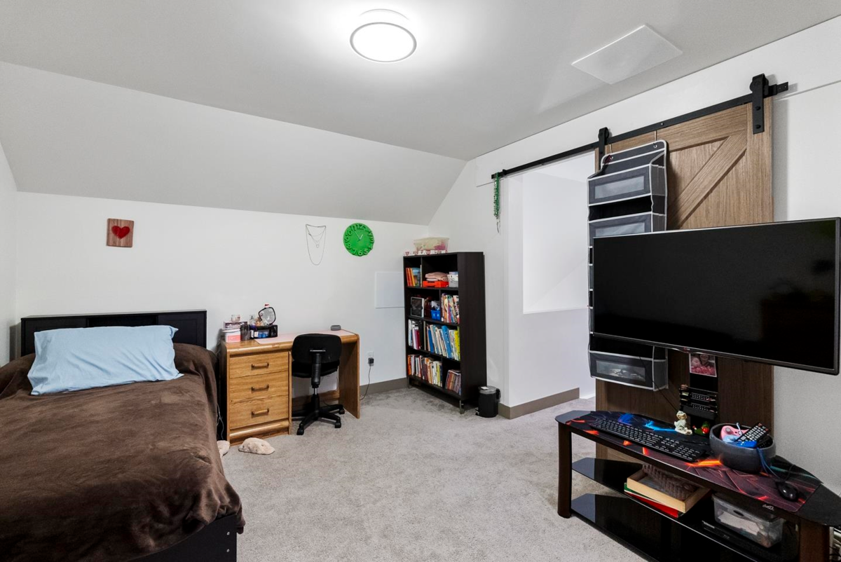 Entry Foyer Photo of 3 548 Park Street, Hope, BC