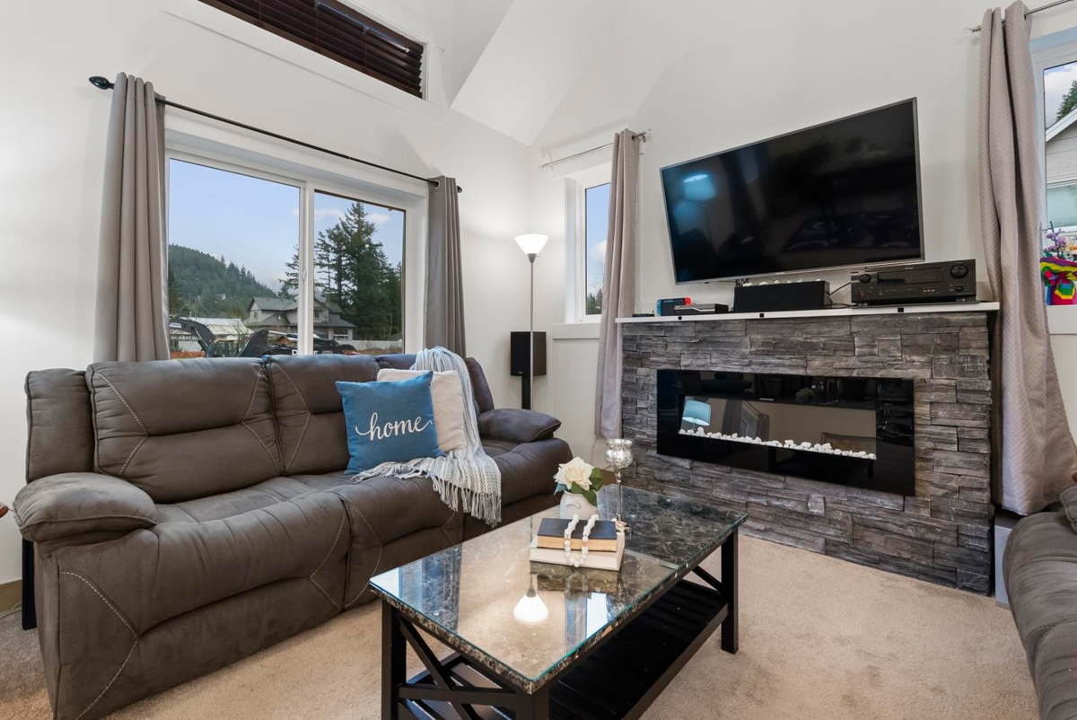 Exterior Rear Photo of 3 548 Park Street, Hope, BC