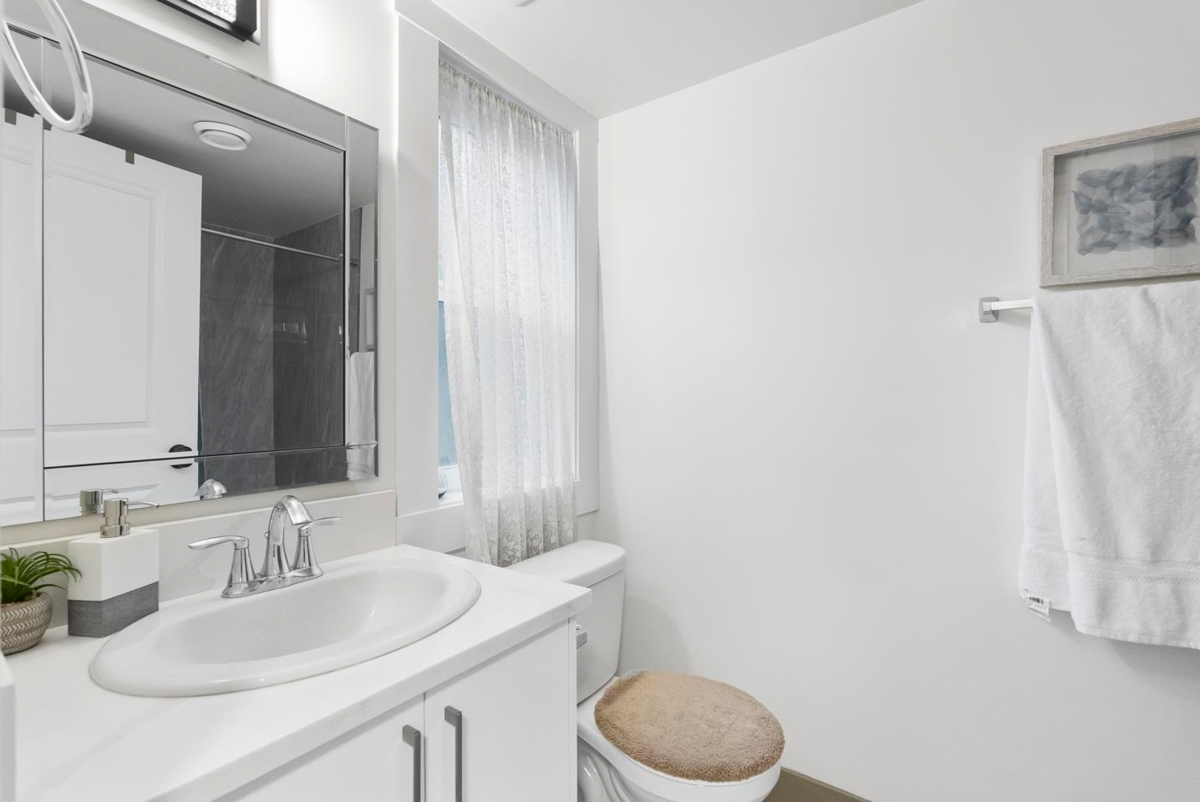 Hot Tub / Spa Photo of 3 548 Park Street, Hope, BC