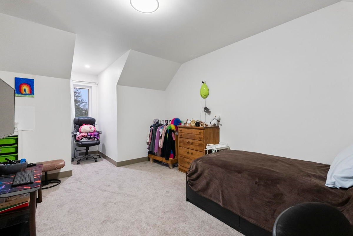 Laundry Room Photo of 3 548 Park Street, Hope, BC