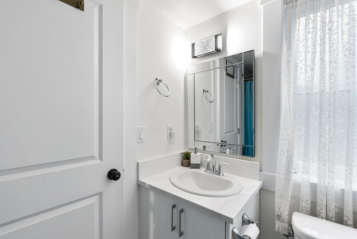 Outdoor Kitchen Photo of 3 548 Park Street, Hope, BC