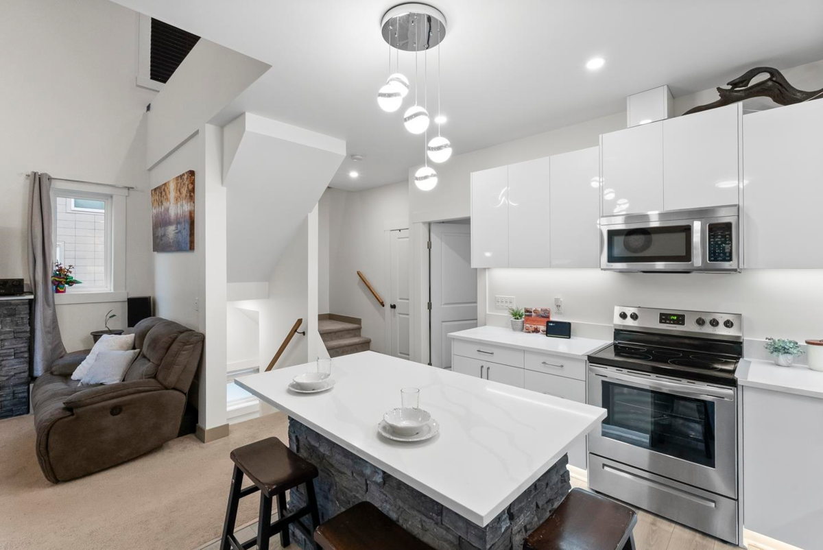 Primary Bathroom Photo of 3 548 Park Street, Hope, BC