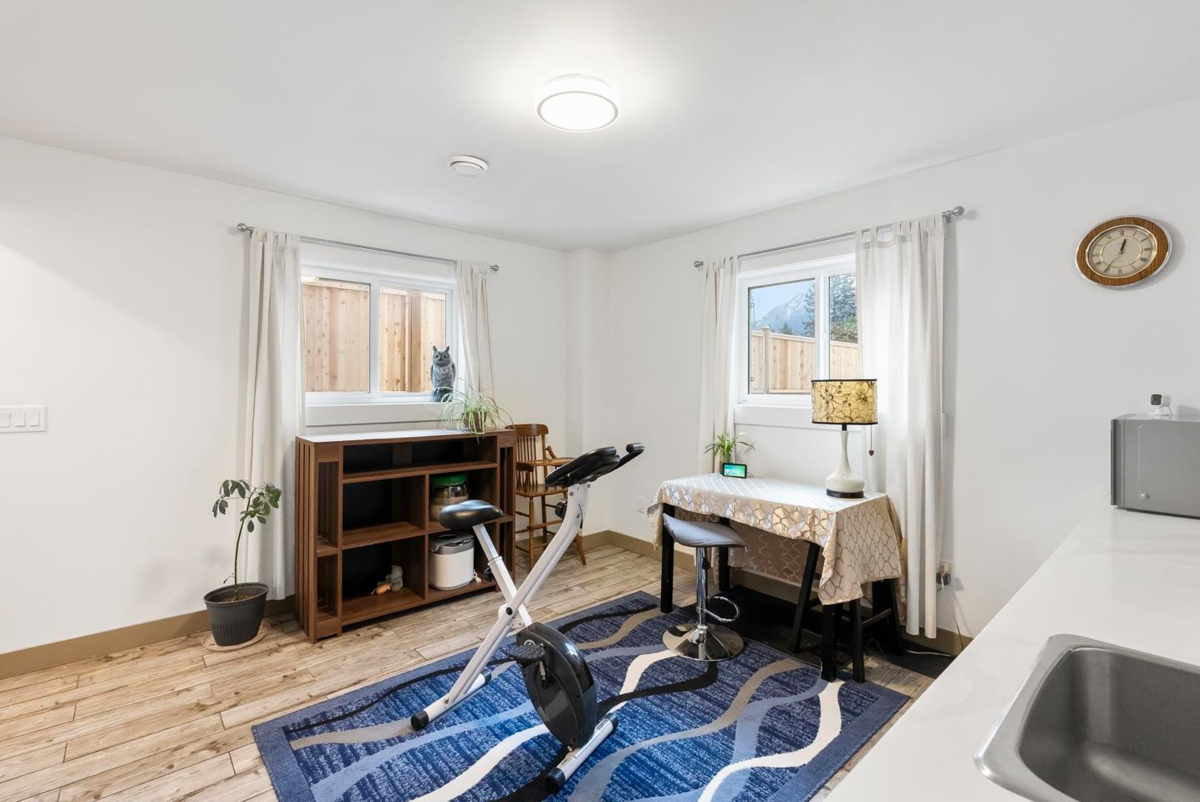 Staircase Photo of 3 548 Park Street, Hope, BC