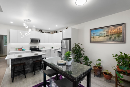 Kitchen Island Photo of 3 548 Park Street, Hope, BC