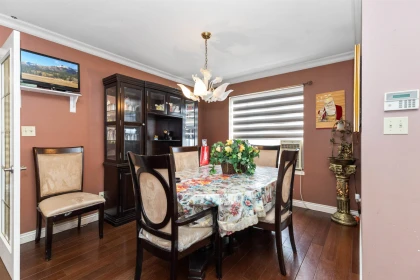 Kitchen Island Photo of 2930 Edgehill Avenue, Abbotsford, BC