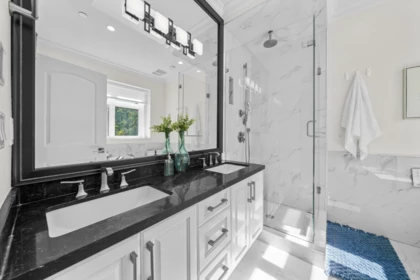 Entry Foyer Photo of 3339 W 27th Avenue, Vancouver, BC