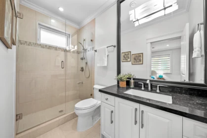 Hallway Photo of 3339 W 27th Avenue, Vancouver, BC
