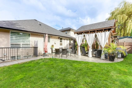 18260 69 Avenue, Surrey, BC, Surrey — Single Family Residence for sale