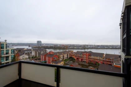 Kitchen Island Photo of 514 7 Rialto Court, New Westminster, BC