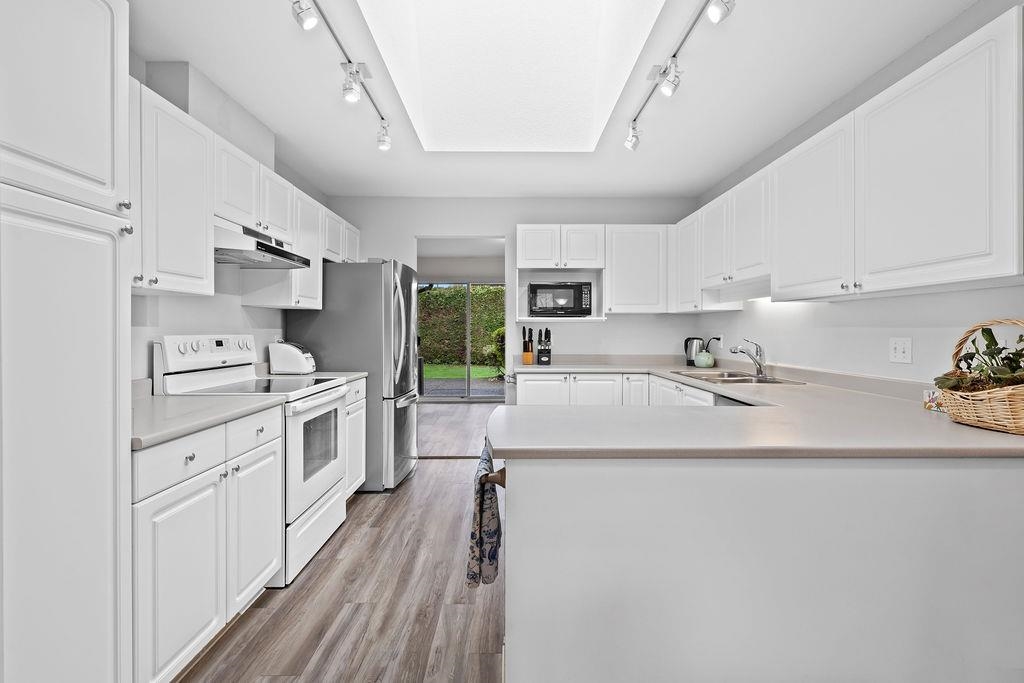 Dining Area Photo of 169 16080 82 Avenue, Surrey, BC