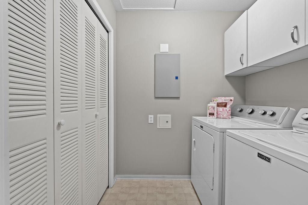 Entry Foyer Photo of 169 16080 82 Avenue, Surrey, BC